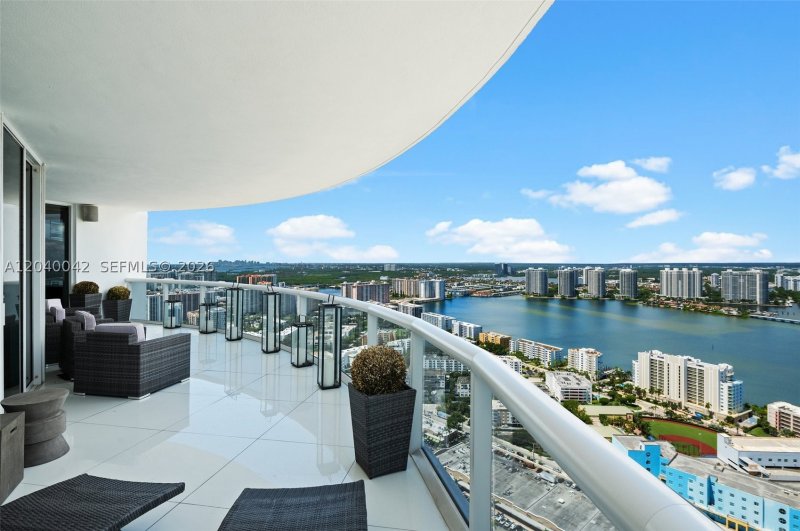 Apartment for rent at Trump Royale 5201