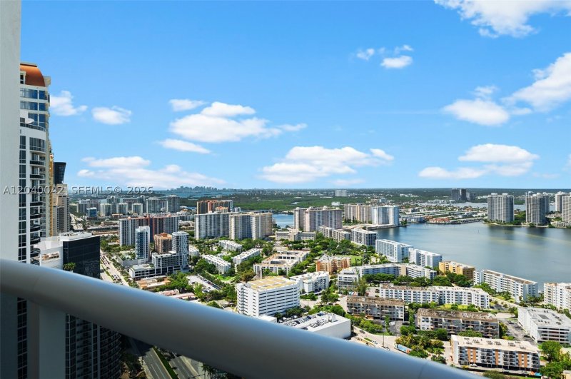 Apartment for rent at Trump Royale 5201