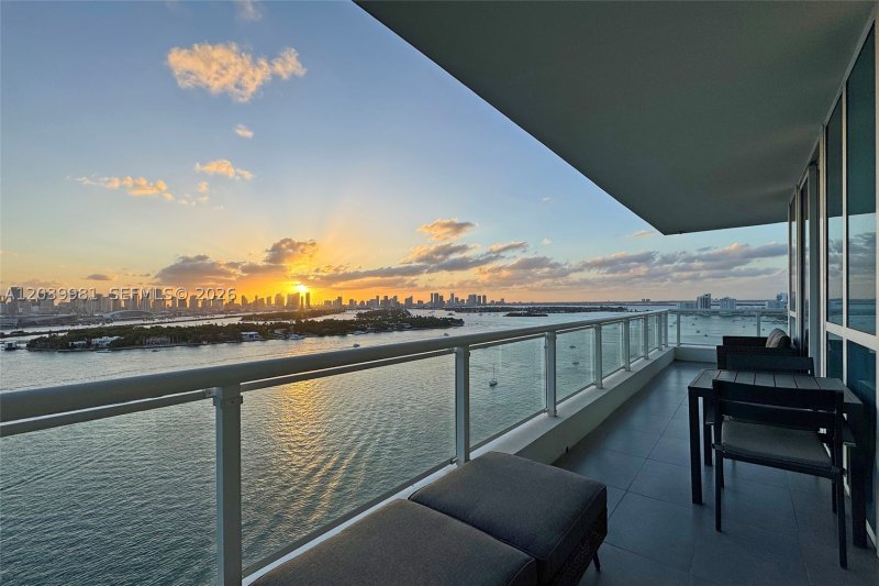 Aluguel de apartamento no Bentley Bay North 2114
