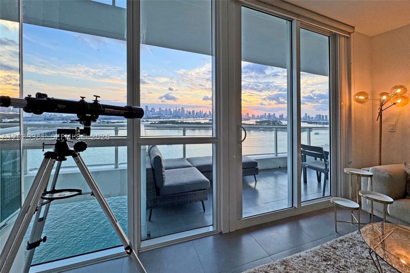 Aluguel de apartamento no Bentley Bay North 2114