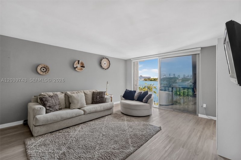 Alquiler de apartamento en South Bay Club 533