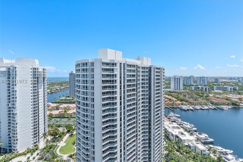 Condo for sale at North Tower at The Point 3003