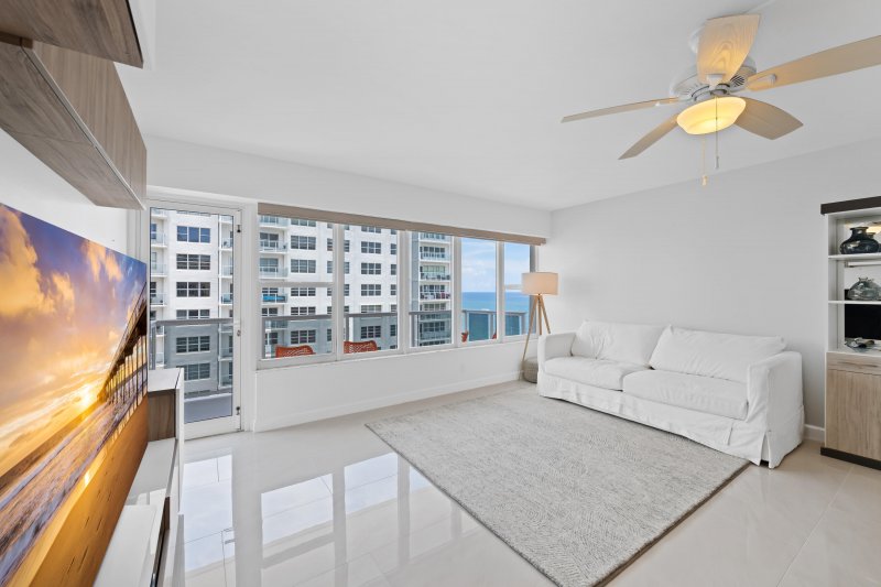 Alquiler de apartamento en Royal Ambassador 1604