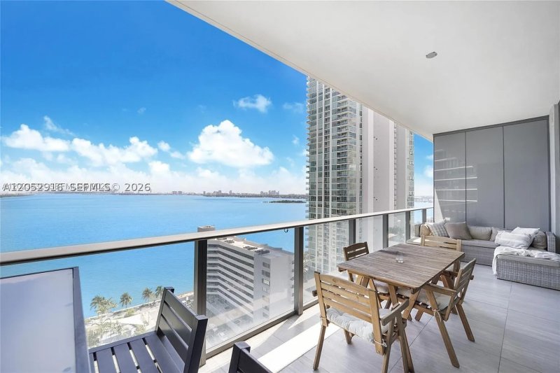 Apartment for rent at Gran Paraiso 1602