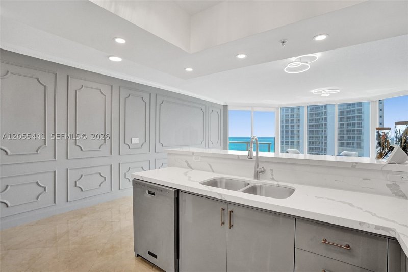 Condo for sale at La Perla 1908