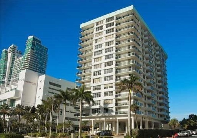 Condo for sale at Sea Air Towers 727