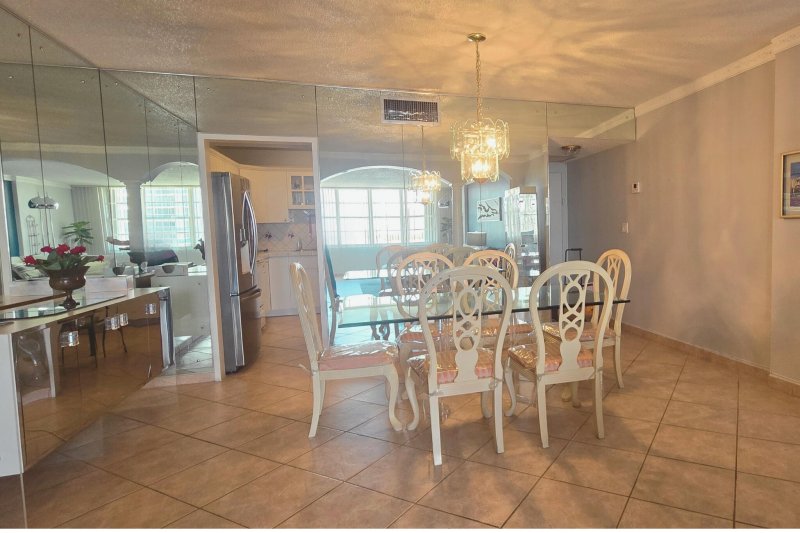 Condo for sale at Sea Air Towers 727
