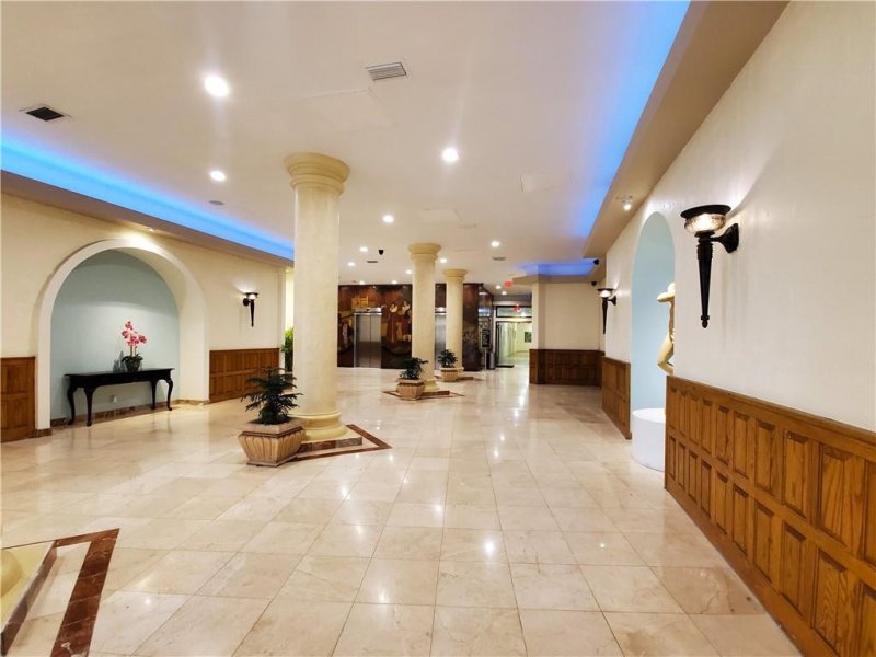 Condo for sale at Sea Air Towers 727