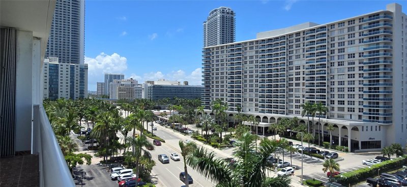 Condo for sale at Sea Air Towers 727