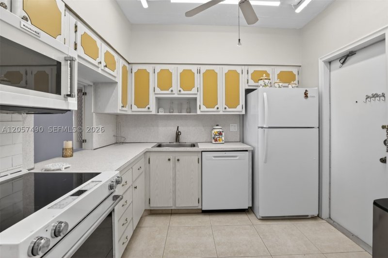 Apartment for rent at Imperial Towers PH-19