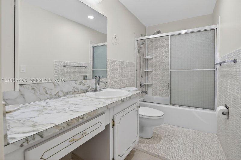 Apartment for rent at Imperial Towers PH-19