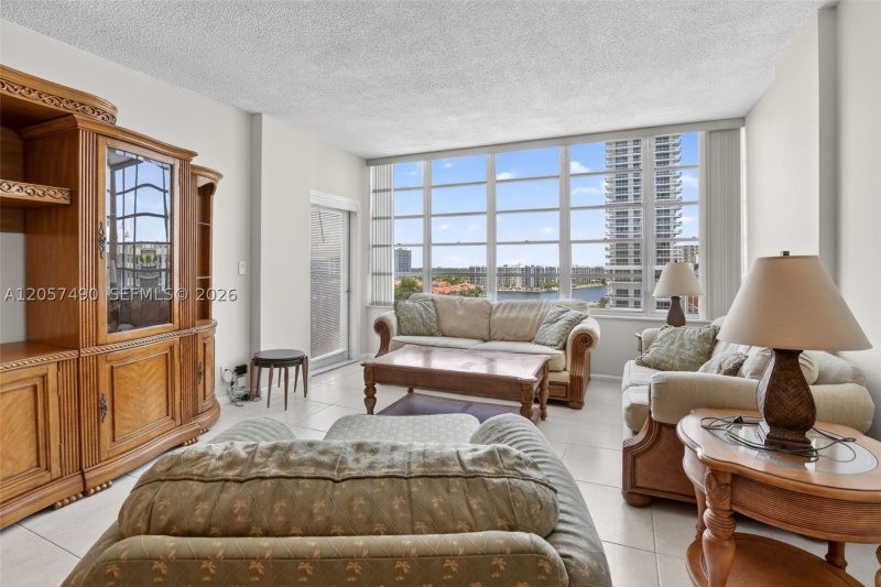 Apartment for rent at Imperial Towers PH-19