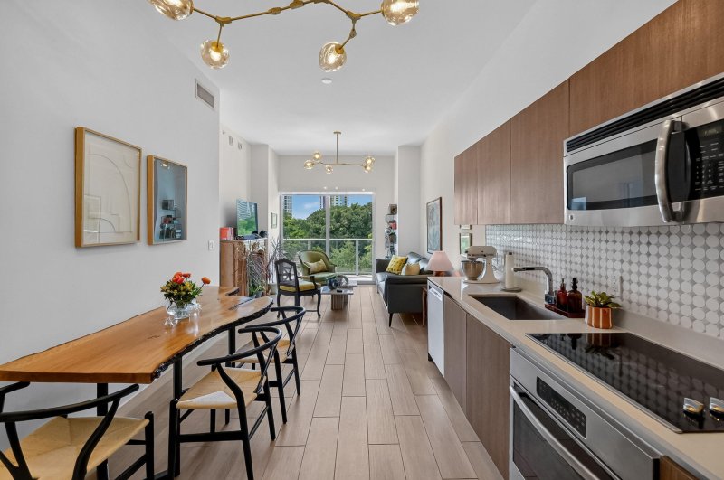 Condo for sale at Le Parc at Brickell 413