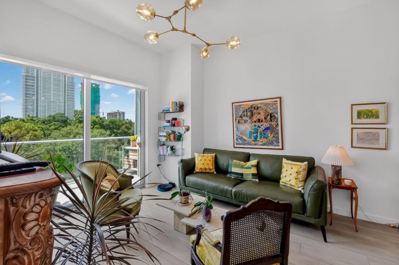 Condo for sale at Le Parc at Brickell 413