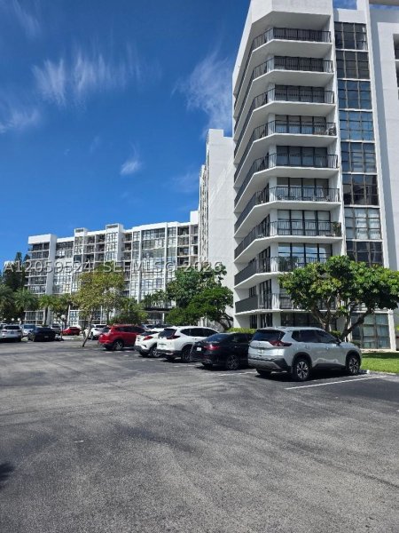 Apartment for rent at Oceanview Park 716