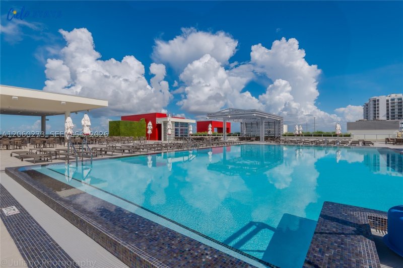 Comprar apartamento no Costa Hollywood N522