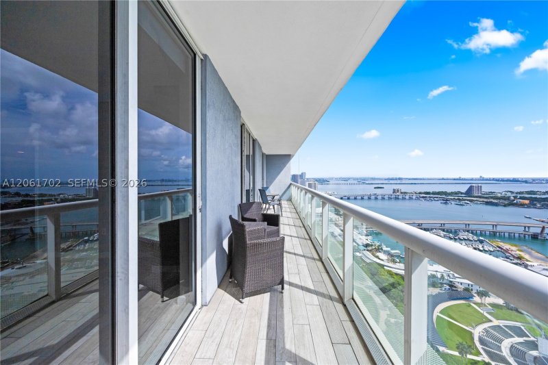 Comprar apartamento no 50 Biscayne 4706