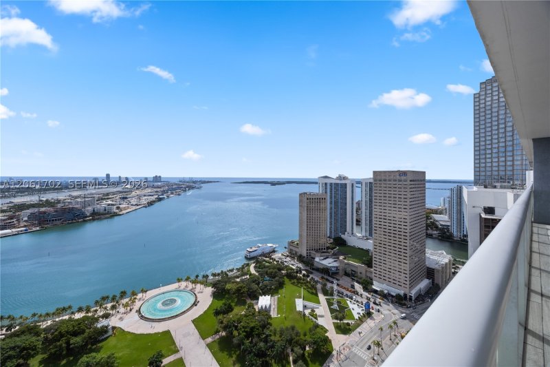 Comprar apartamento no 50 Biscayne 4706