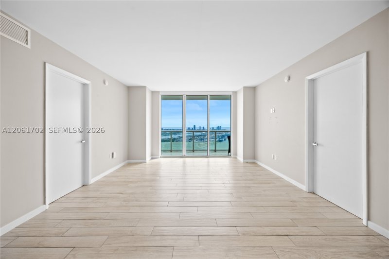 Comprar apartamento no 50 Biscayne 4706