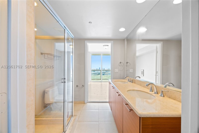 Comprar apartamento no 50 Biscayne 4706