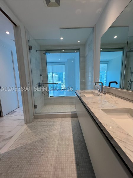 Comprar apartamento no Missoni Baia 1506