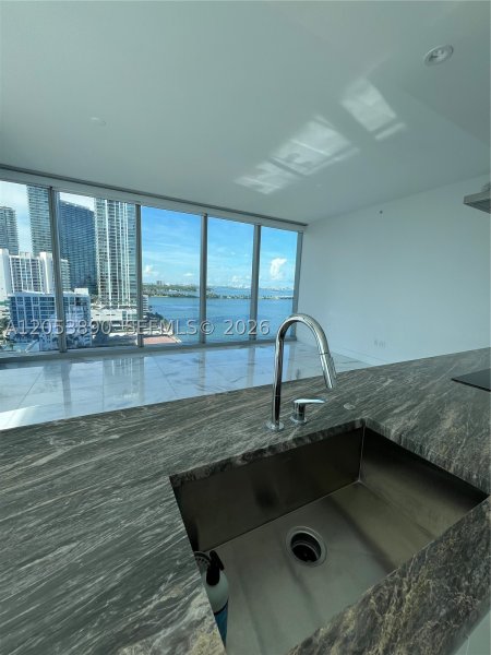 Comprar apartamento no Missoni Baia 1506