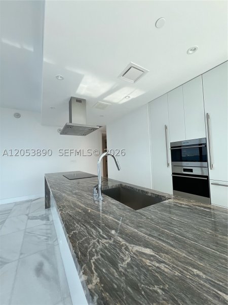 Comprar apartamento no Missoni Baia 1506