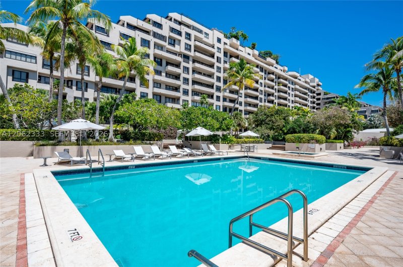 Alquiler de apartamento en Key Colony III Emerald Bay 524