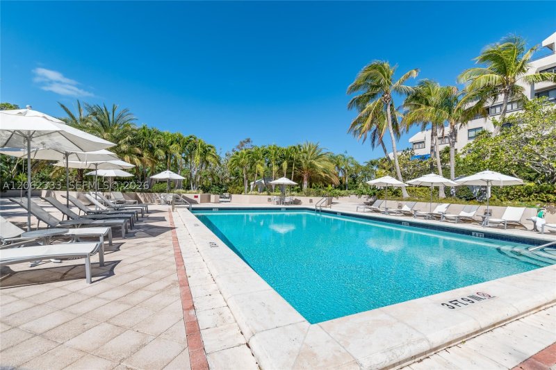Alquiler de apartamento en Key Colony III Emerald Bay 524