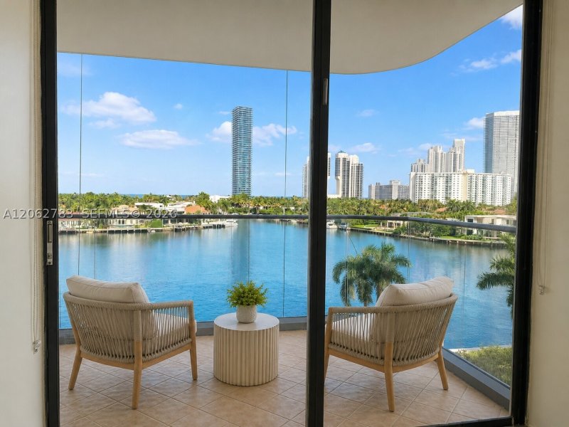 Condo for sale at Turnberry Isle 7F