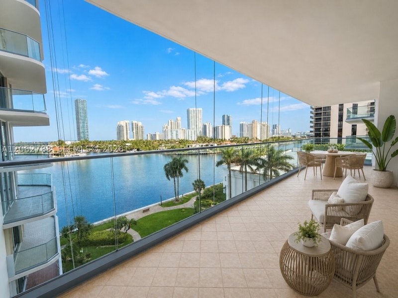 Condo for sale at Turnberry Isle 7F