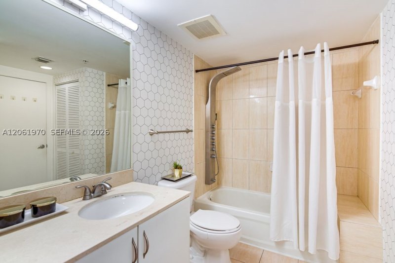 Condo for sale at Opera Tower 1909