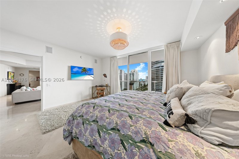 Apartment for rent at Icon South Beach 1904