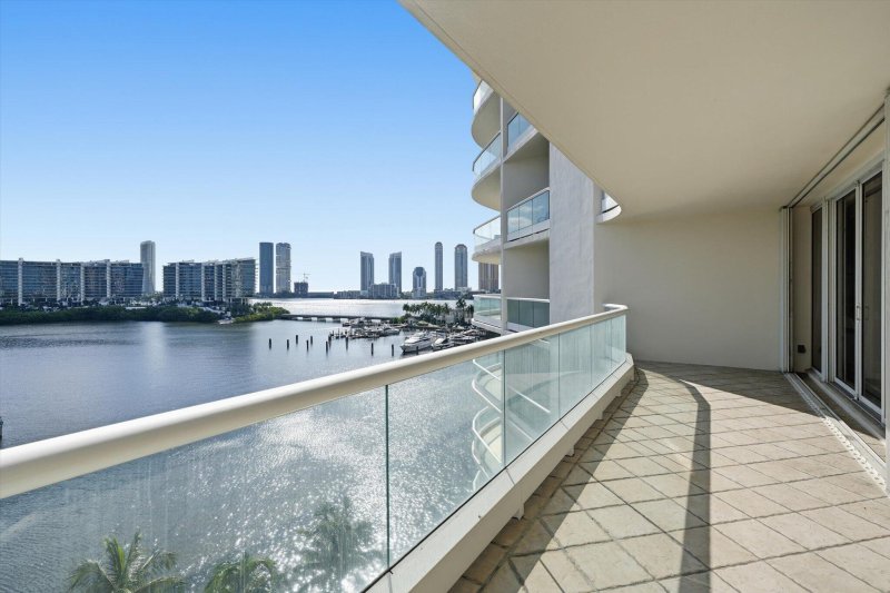 Comprar apartamento no 7000 Williams Island 907