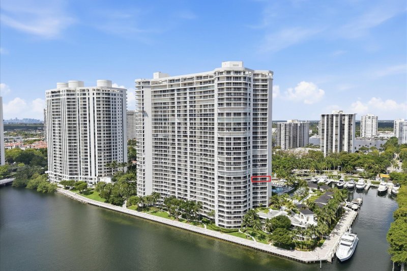 Comprar apartamento no 7000 Williams Island 907