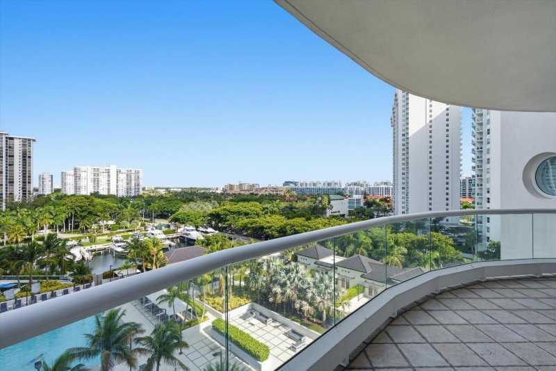 Comprar apartamento no 7000 Williams Island 907