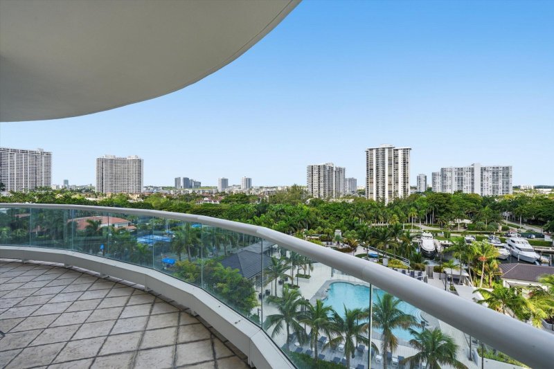 Comprar apartamento no 7000 Williams Island 907