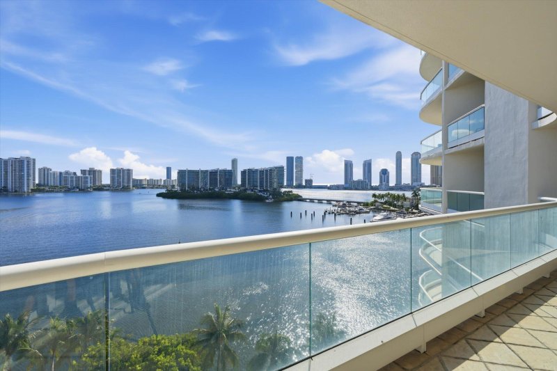 Comprar apartamento no 7000 Williams Island 907