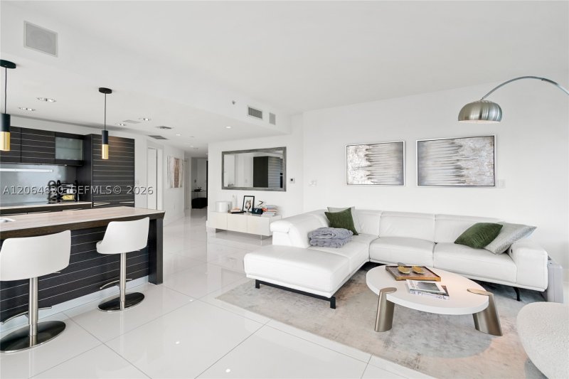 Apartment for rent at Epic Miami 3802