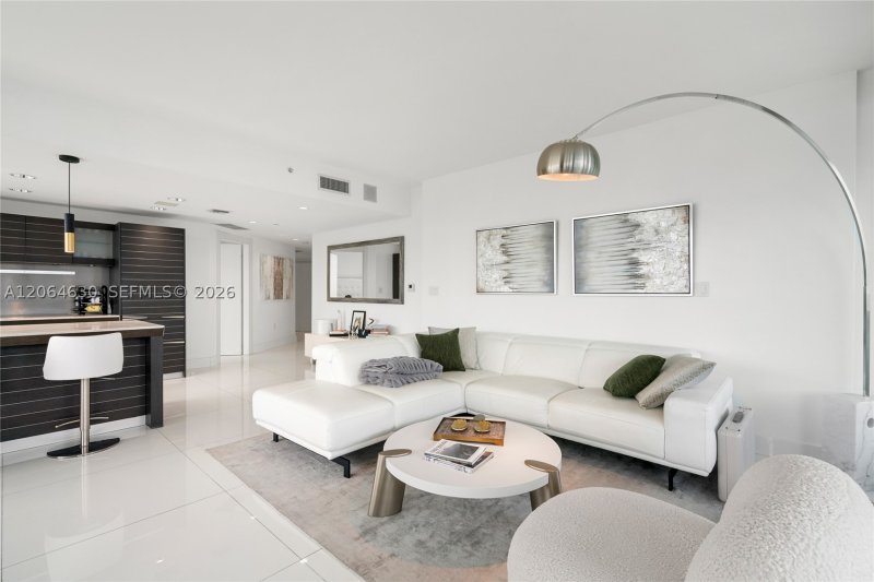 Apartment for rent at Epic Miami 3802