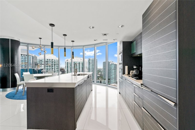 Apartment for rent at Epic Miami 3802