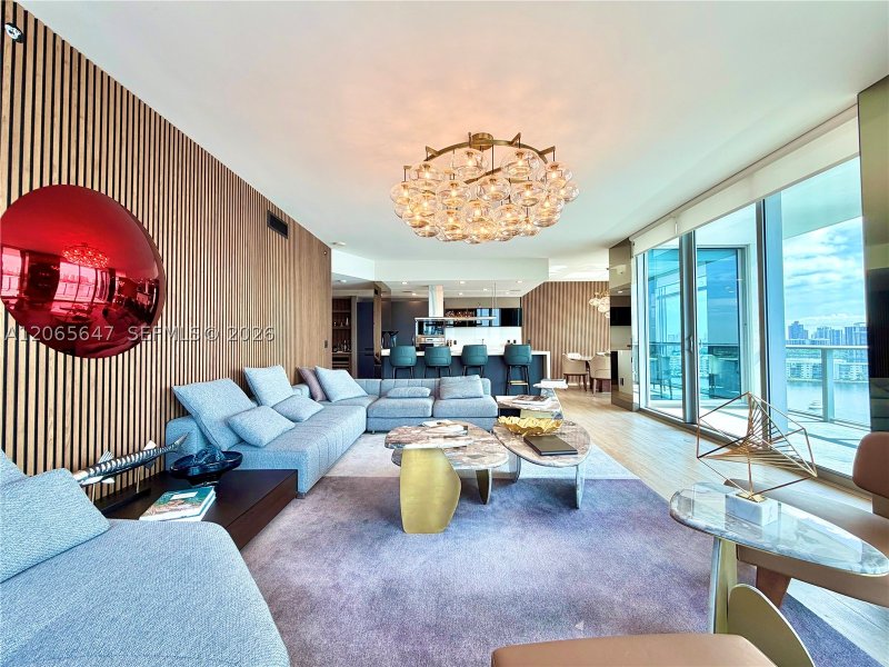 Comprar apartamento no Marina Palms Yacht Club 1409