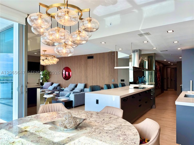 Comprar apartamento no Marina Palms Yacht Club 1409