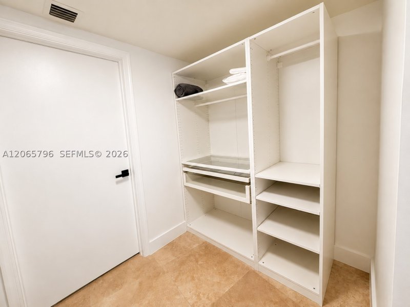 Aluguel de apartamento no Opera Tower 2809