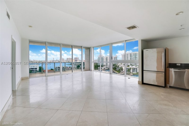 Aluguel de apartamento no Blue Bay Tower 1001