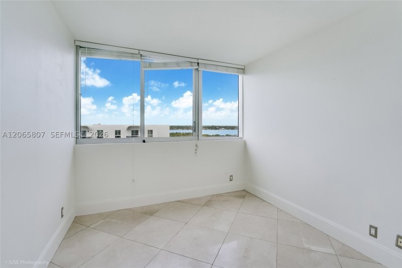 Aluguel de apartamento no Blue Bay Tower 1001