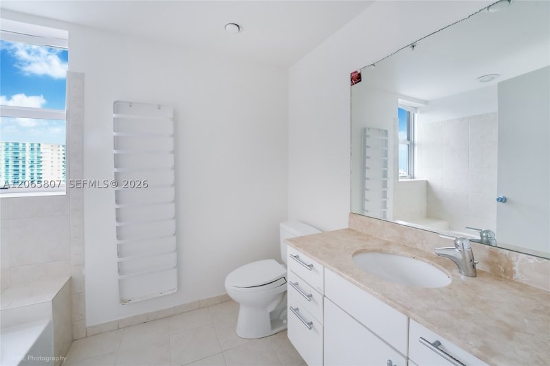 Aluguel de apartamento no Blue Bay Tower 1001