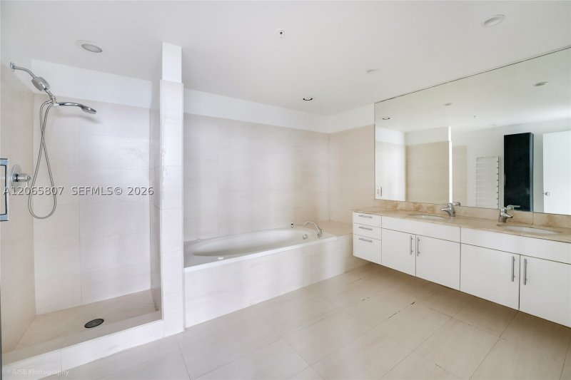 Aluguel de apartamento no Blue Bay Tower 1001