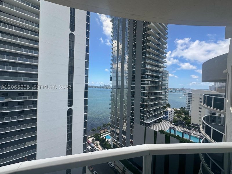 Aluguel de apartamento no 23 Biscayne Bay PH02
