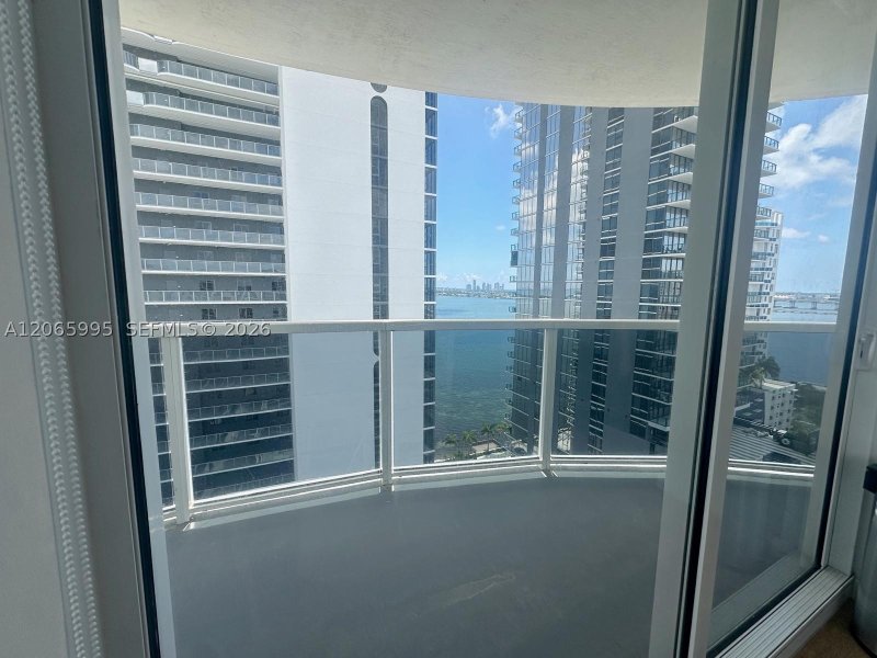 Aluguel de apartamento no 23 Biscayne Bay PH02